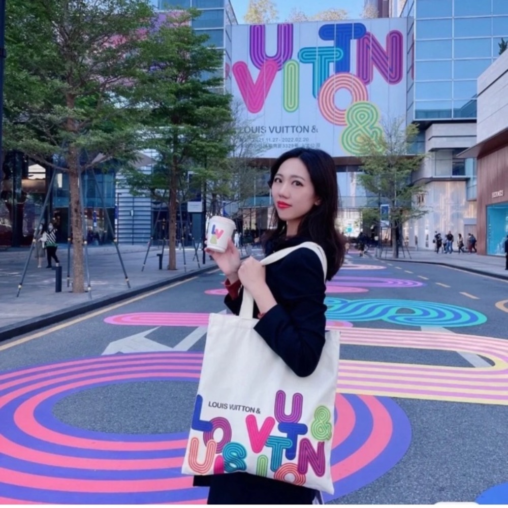 New Louis Vuitton canvas exhibition tote